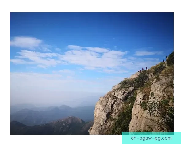 壮丽高原风光，勇攀高峰，揭幕登山盛事